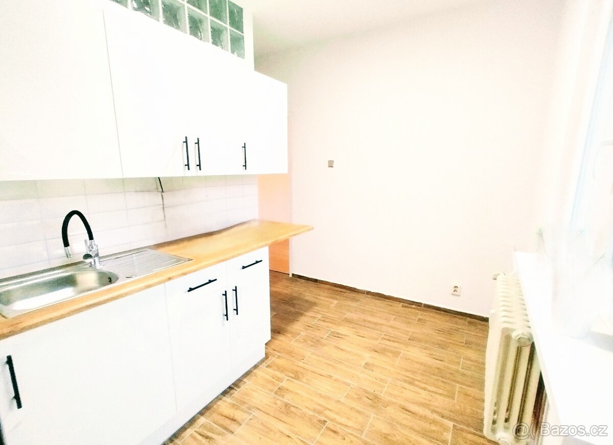 Pronájem bytu 2+1 s balkonem, Karviná Ráj, ul. Božkova