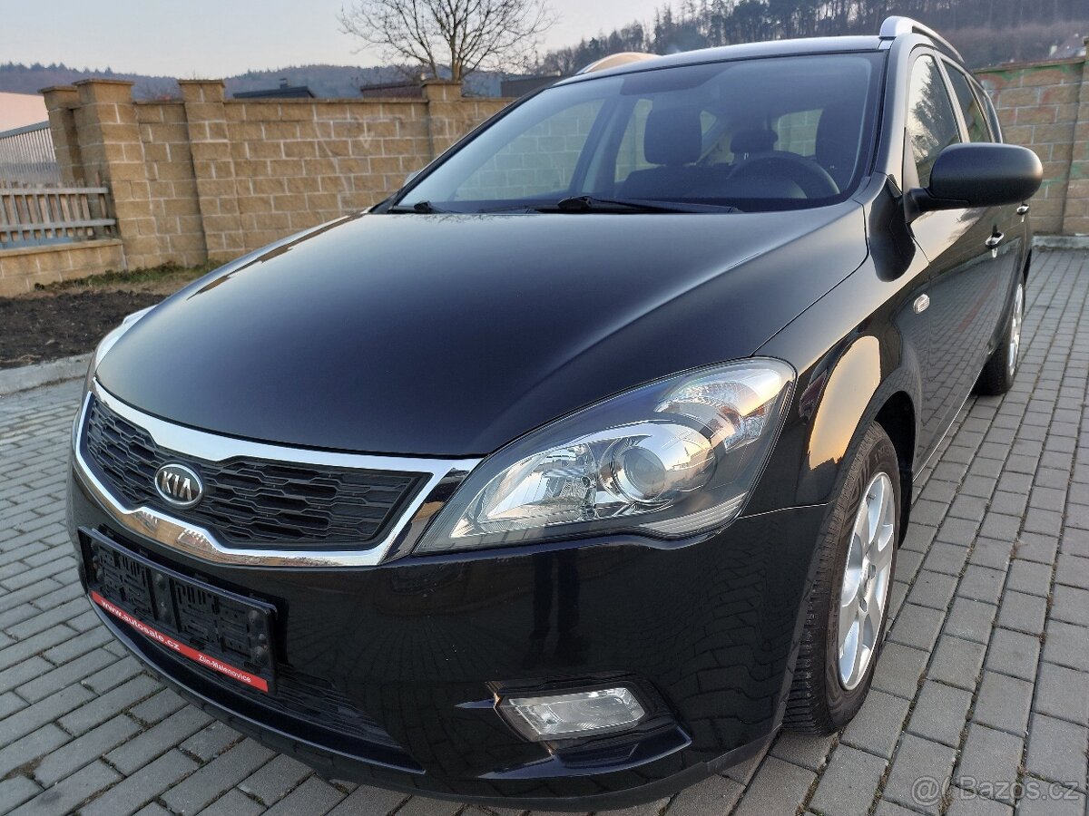 Kia Ceed Kombi 1.4 16V 77kW registrace 12/2011 Nová STK