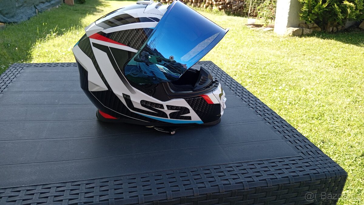 Helma na motorku Ls2