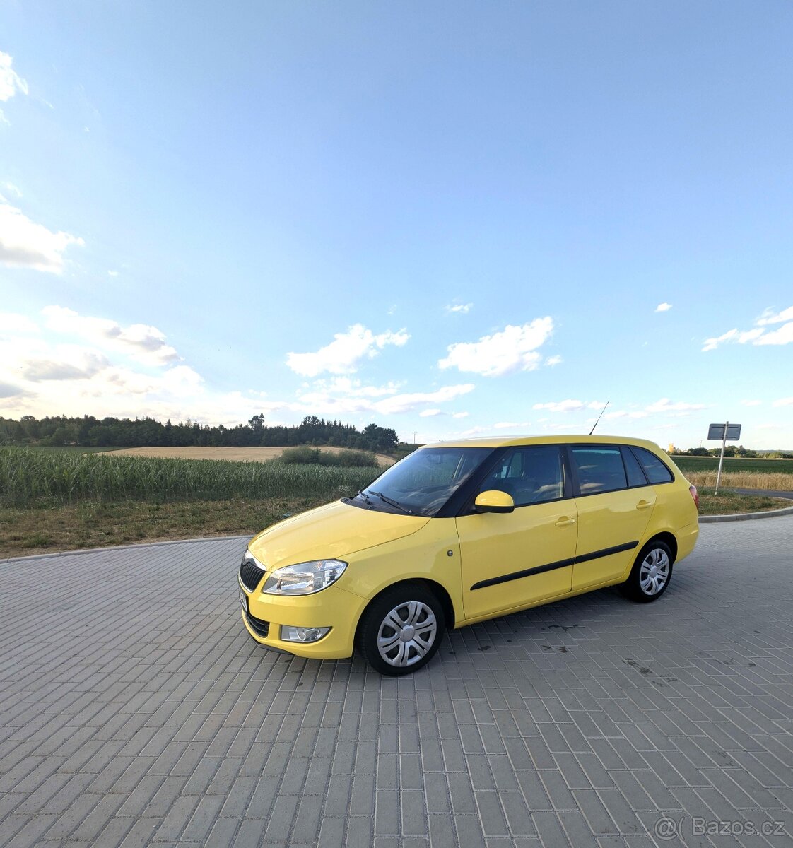 Škoda Fabia Combi 1.2 TSI – Žlutý Dříč s Velkým Kufrem