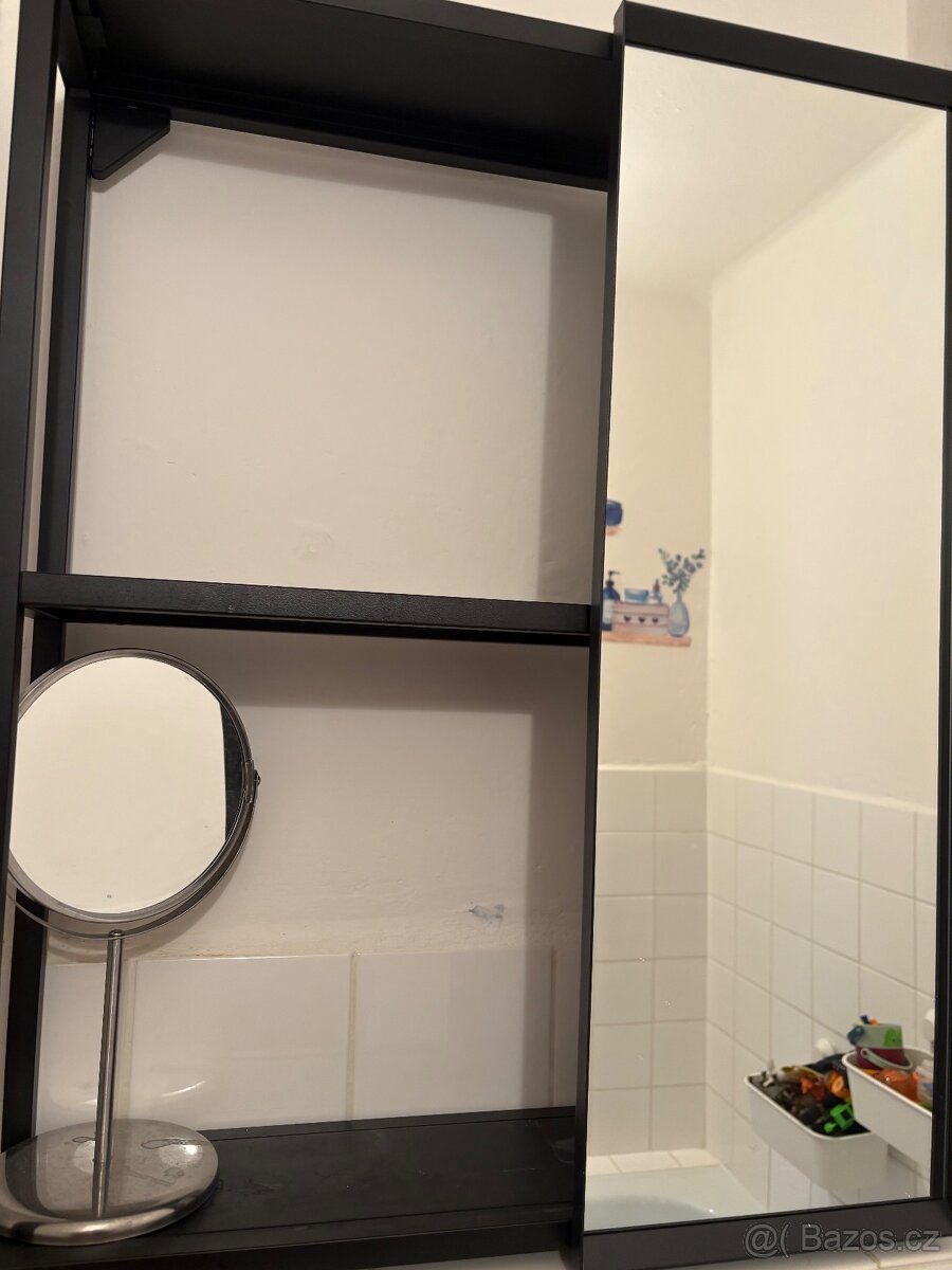 Zrcadlo s poličkami- IKEA