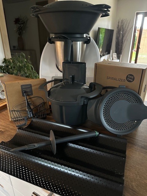Prodám Thermomix TM6 – perfektní stav, stále v záruce
