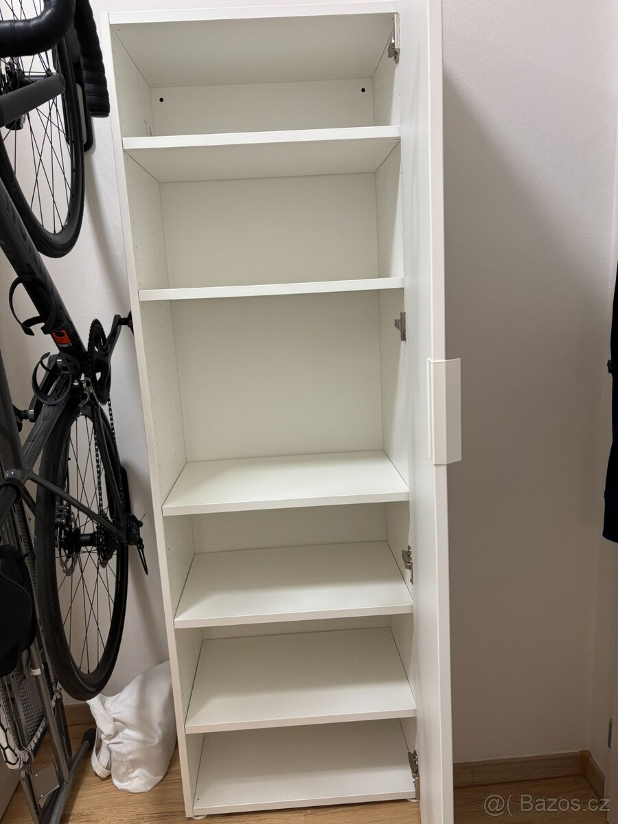 Bílá skříň IKEA PLATSA