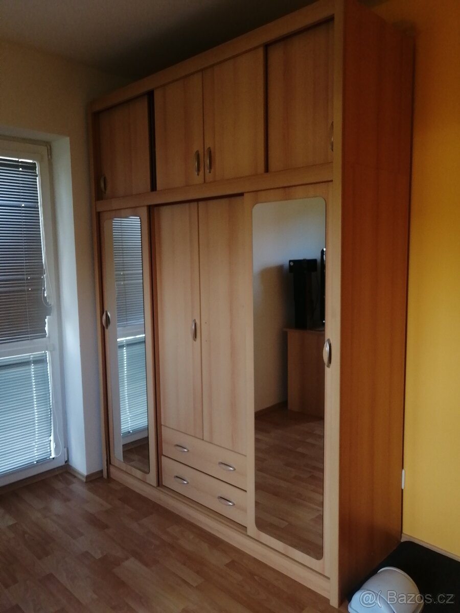 Skříň prostorná