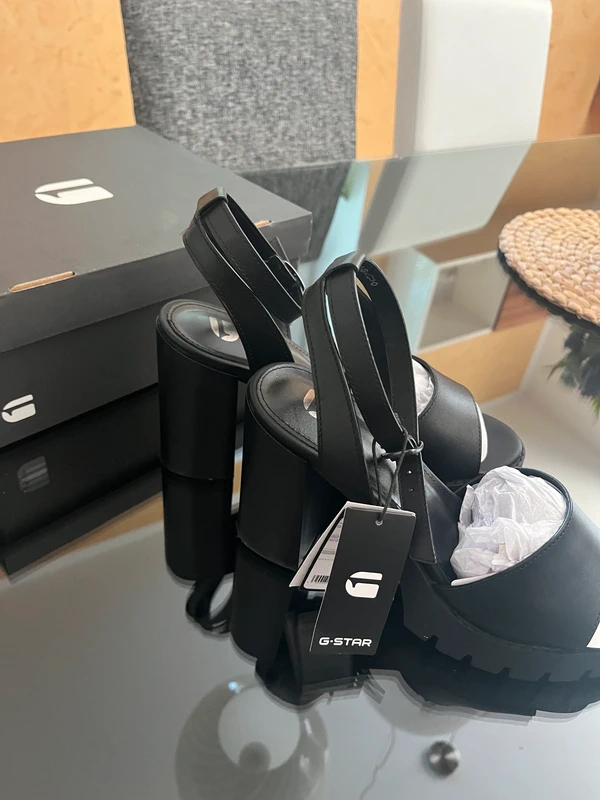 Nové Kožené sandály na platformě. vysoký podpatek, vel.40