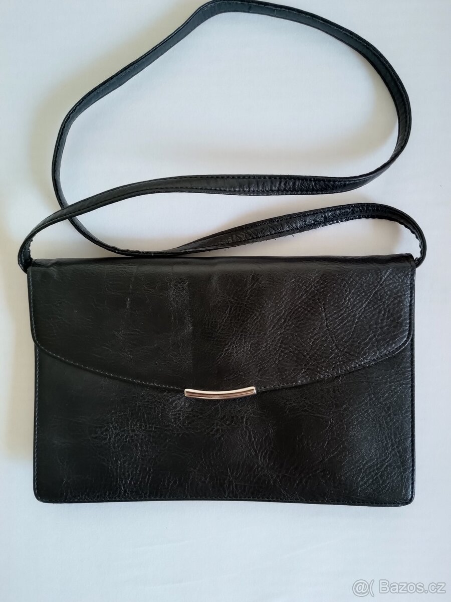 Černá kabelka přes rameno