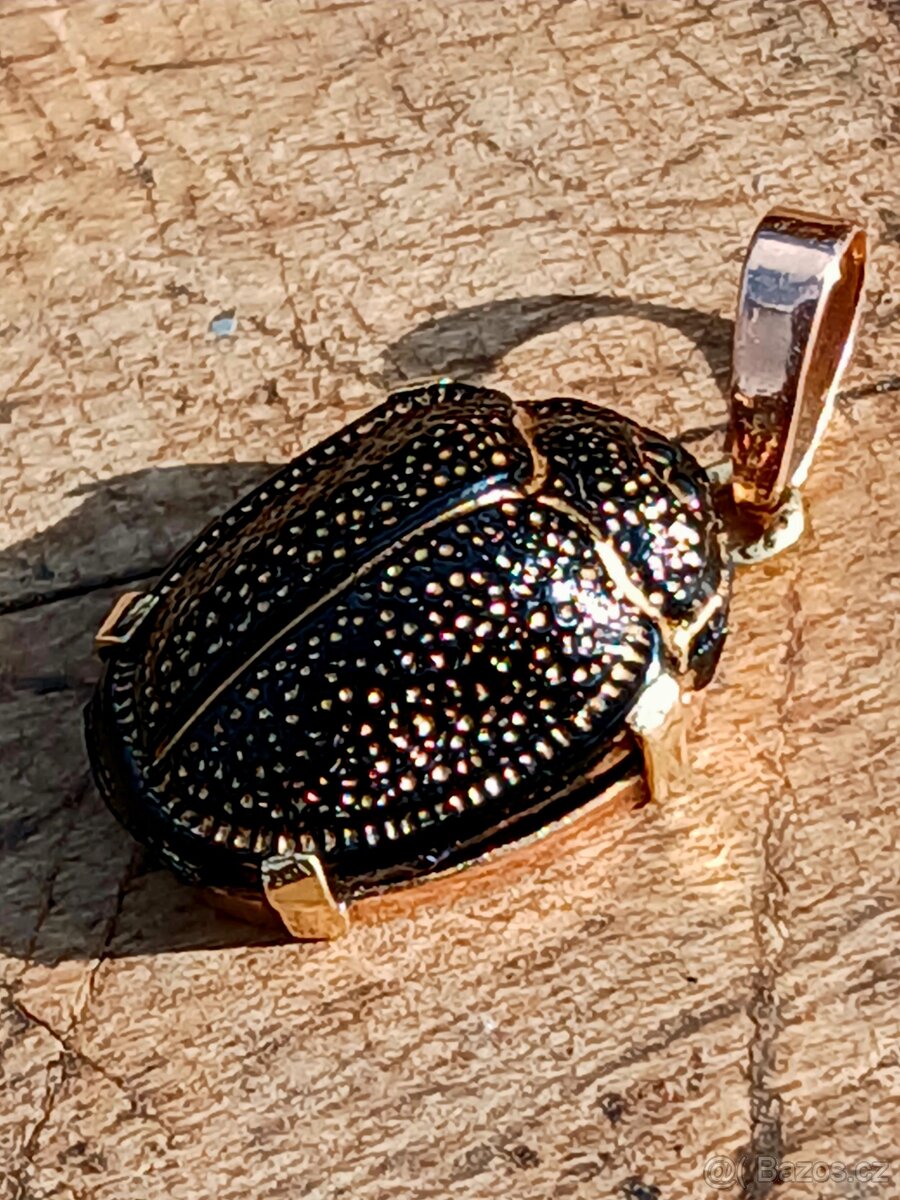 Zlatý přívěsek Skarab