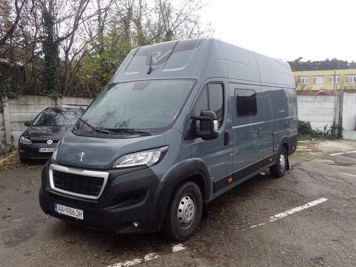 Obytná Vestavba (zánovní) L4H3 pro 4 osoby RV EVO