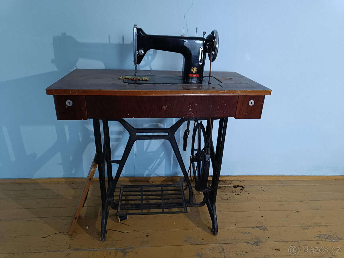 Šicí stroj Zetina