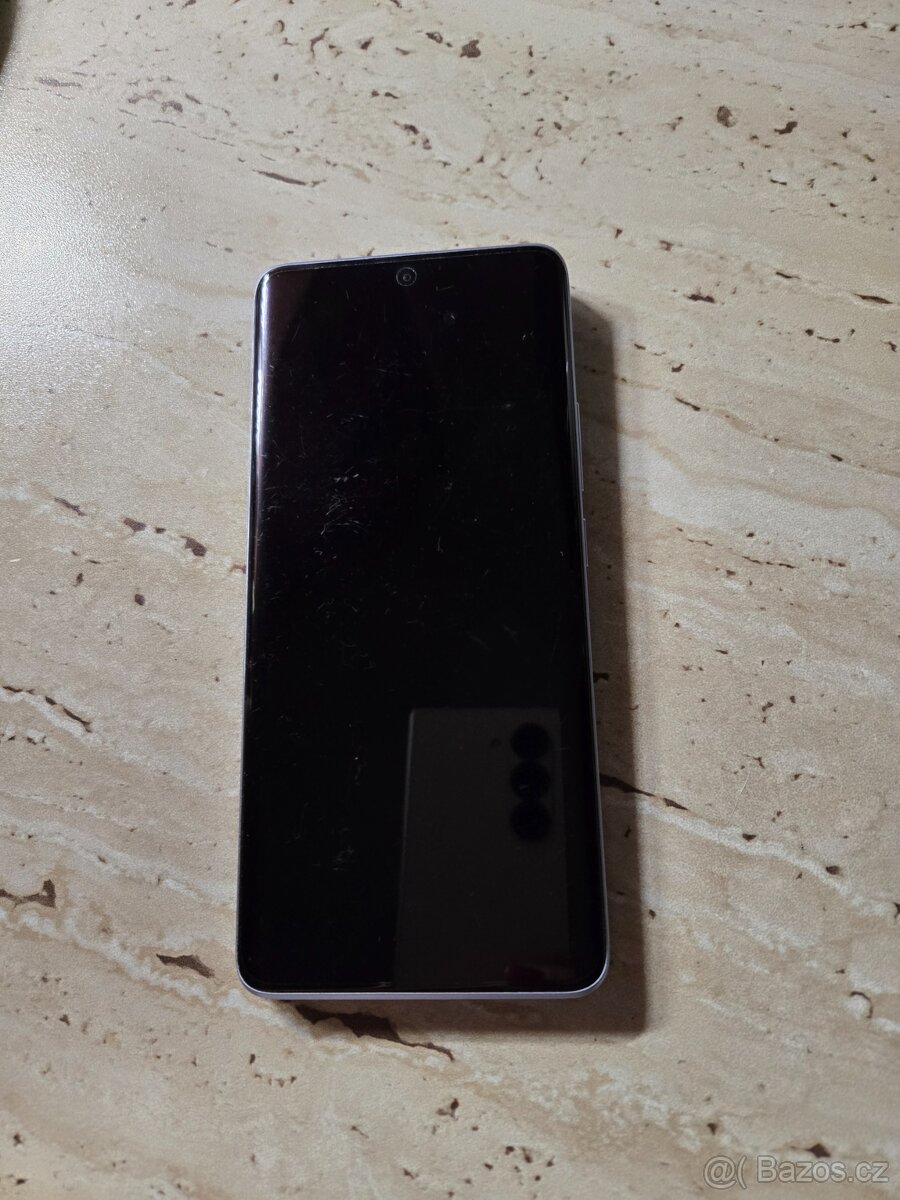 Prodám mobilní telefon