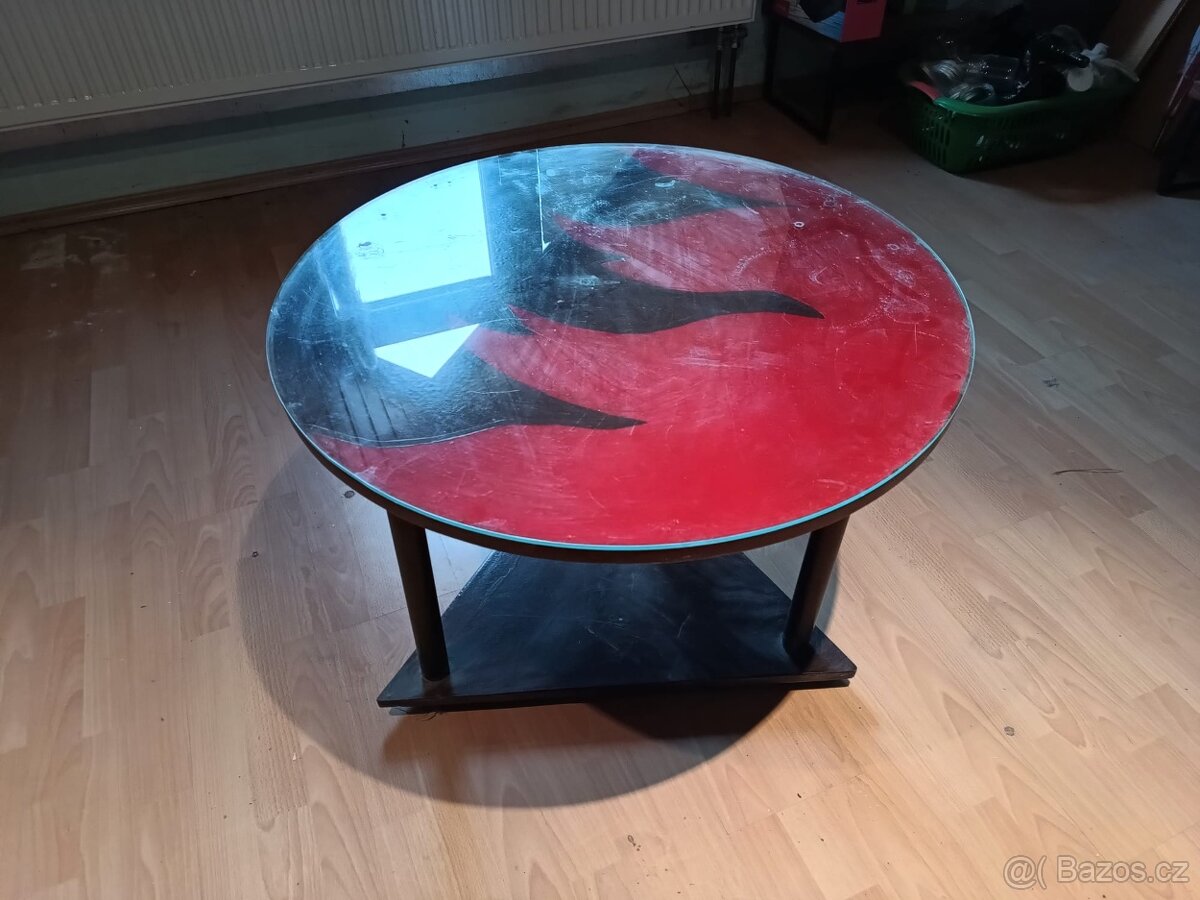 Kulatý stolek průměr 74 cm, výška 53 cm