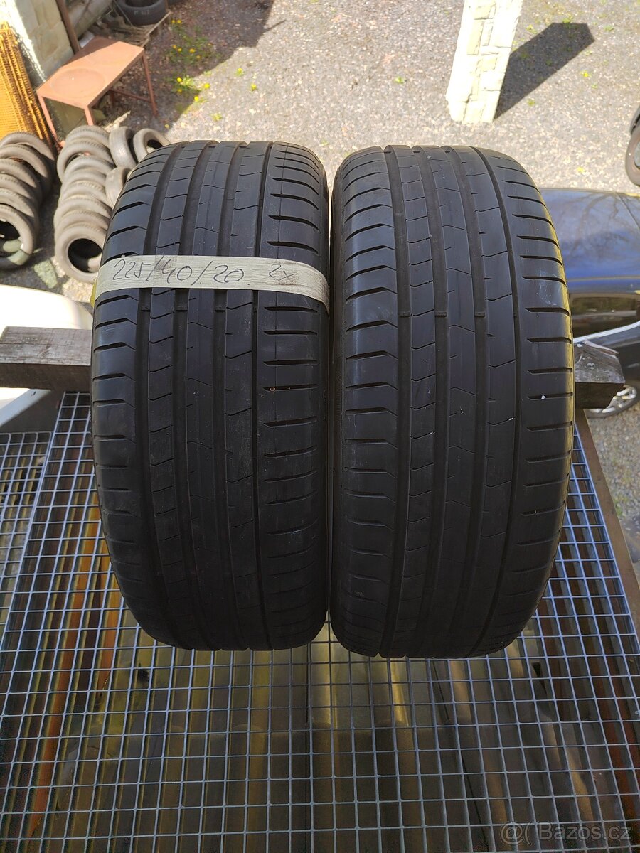 Prodám 2ks letních pneu 225/40/20 Pirelli Pzero RSC