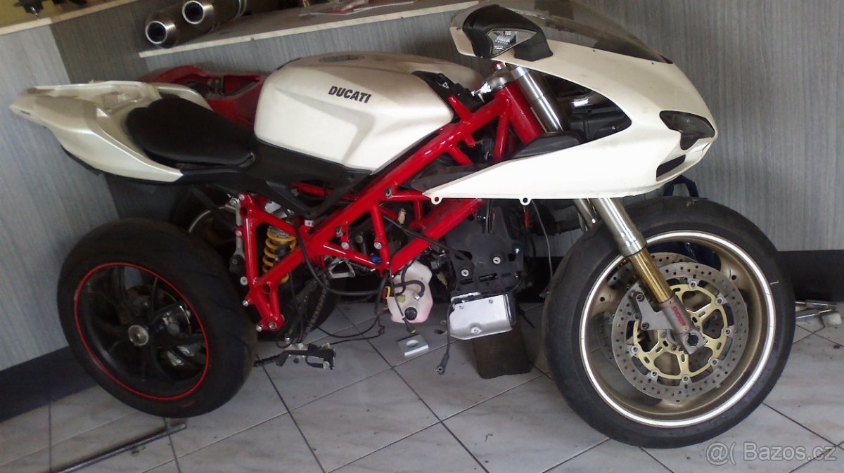 Ducati 848 na náhradní díly+díly motoru