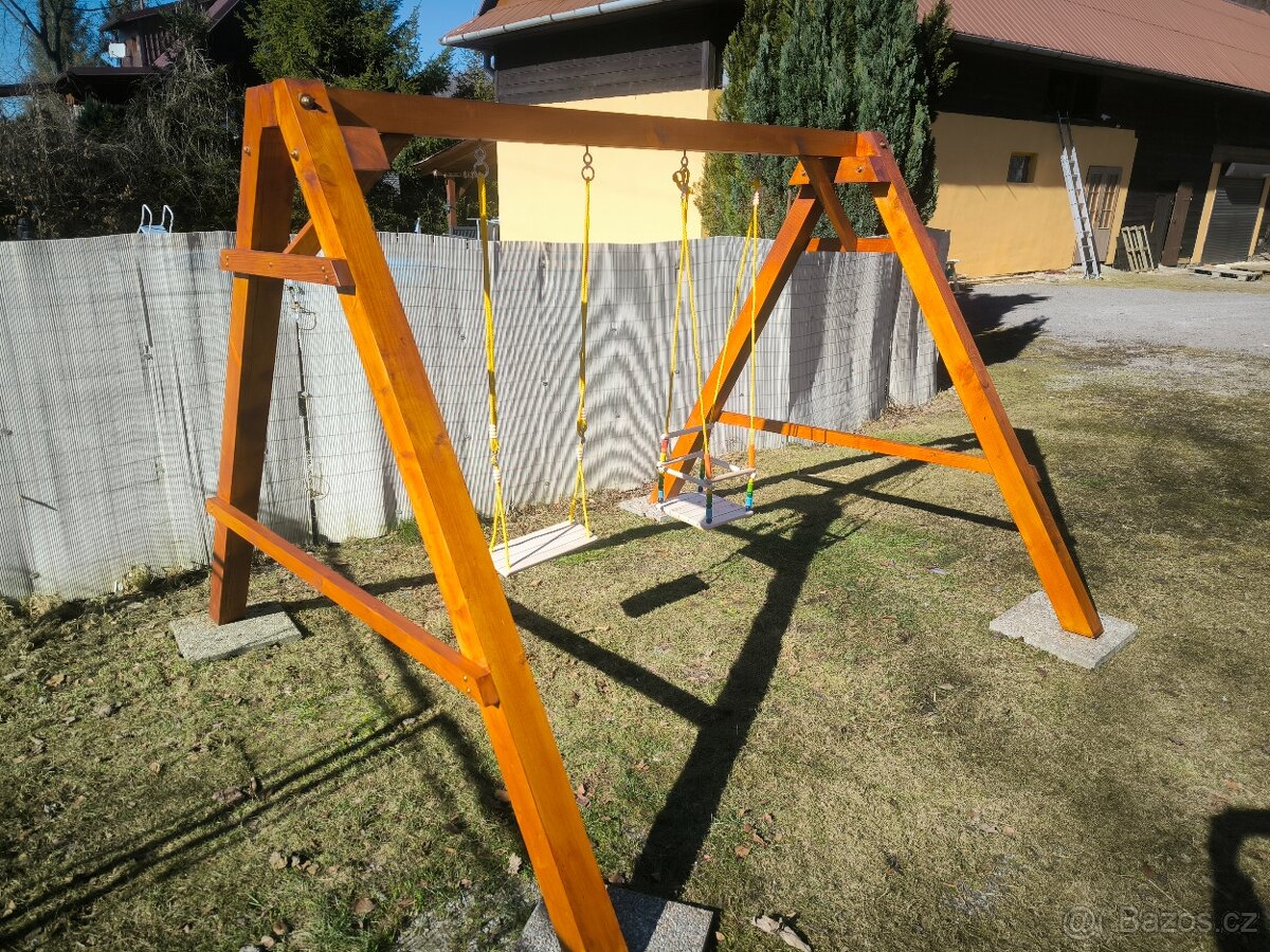 Zahradní houpačka dětská