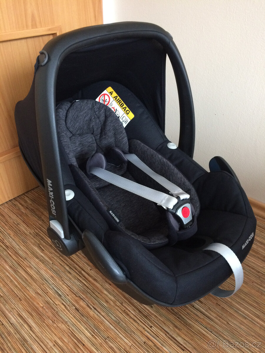 Maxi-Cosi Pebble Pro i-Size Essential Black