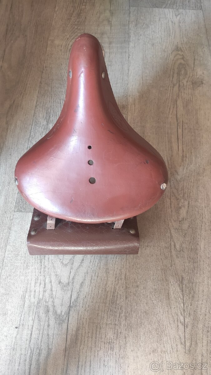 Sedlo na kolo retro s kapsičkou