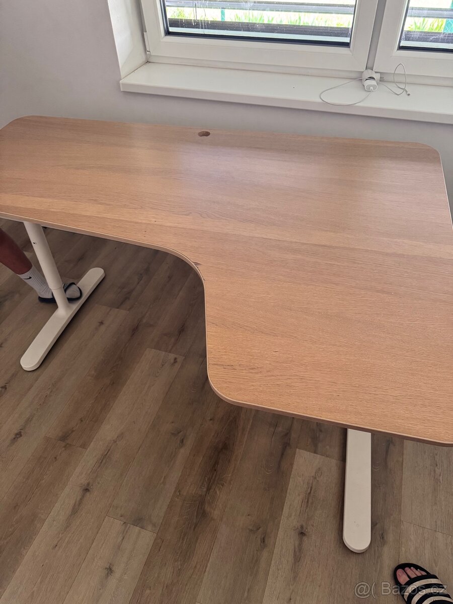 Pracovní stůl BEKANT