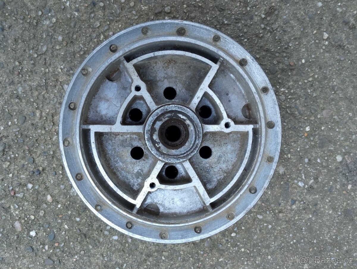 Brzdový buben na moto Jawa 555