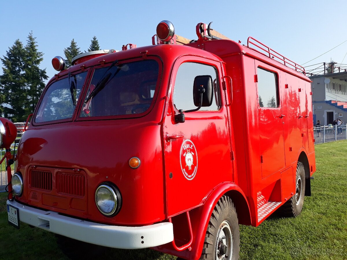 Tatra 805 hasičský automobil + plná hasičská výbava