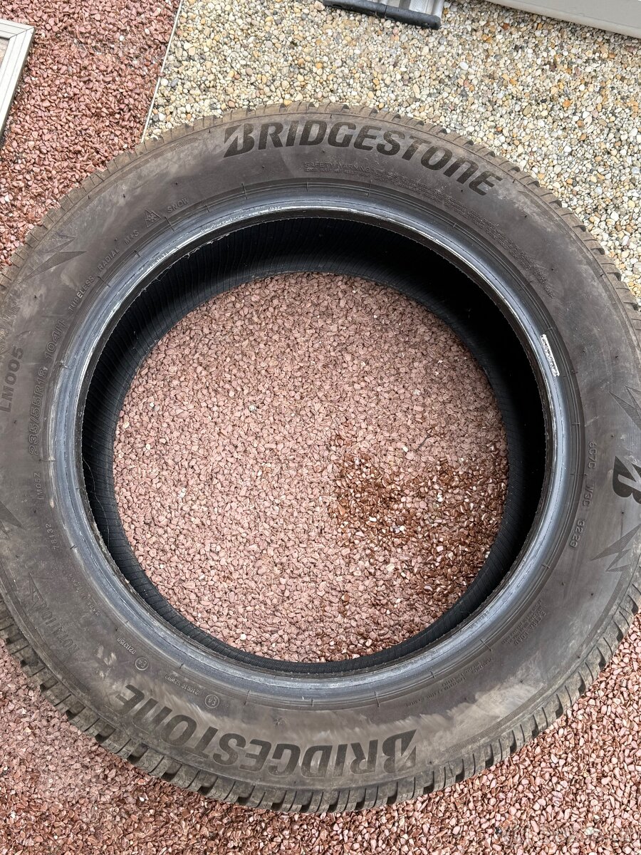 Pneu Bridgestone 235/55/18