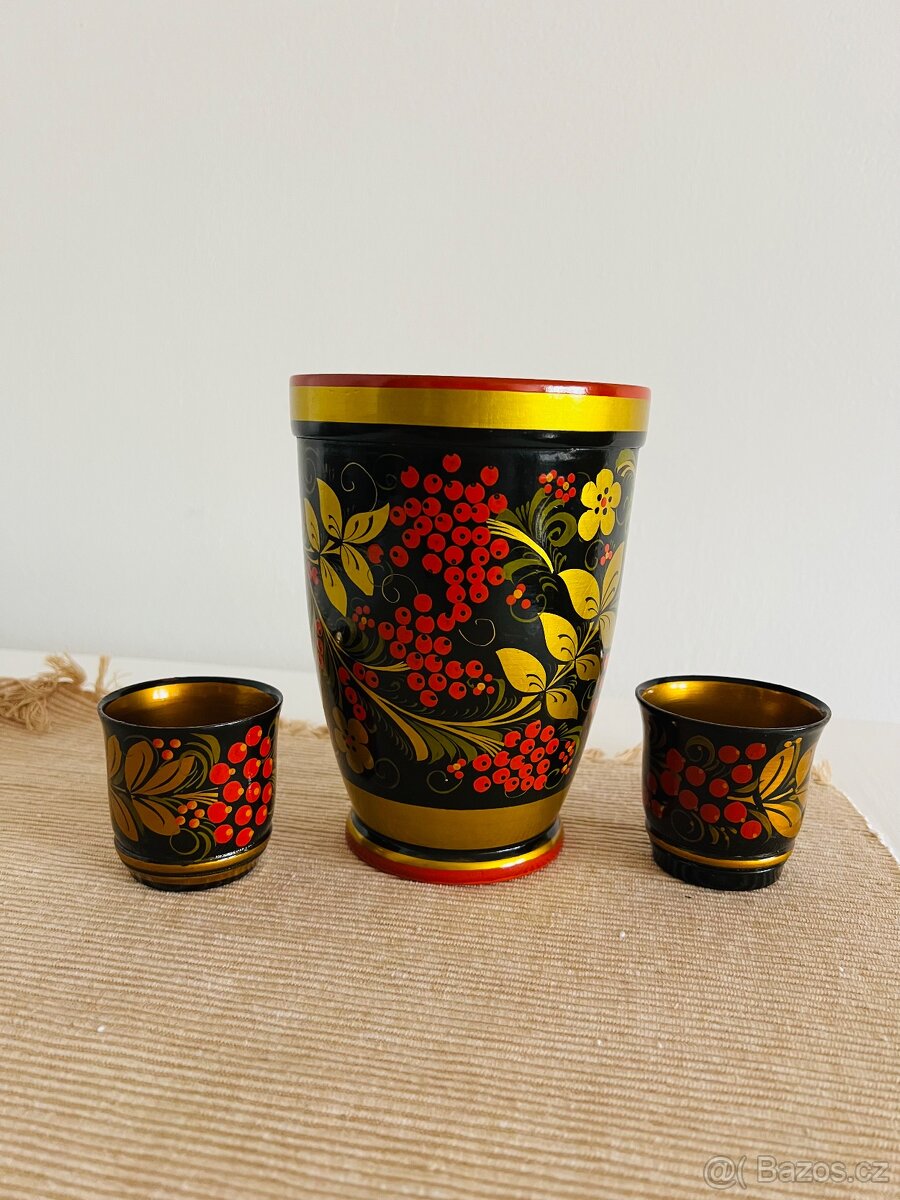 dřevěná váza a dva pohárky Made in USSR vintage