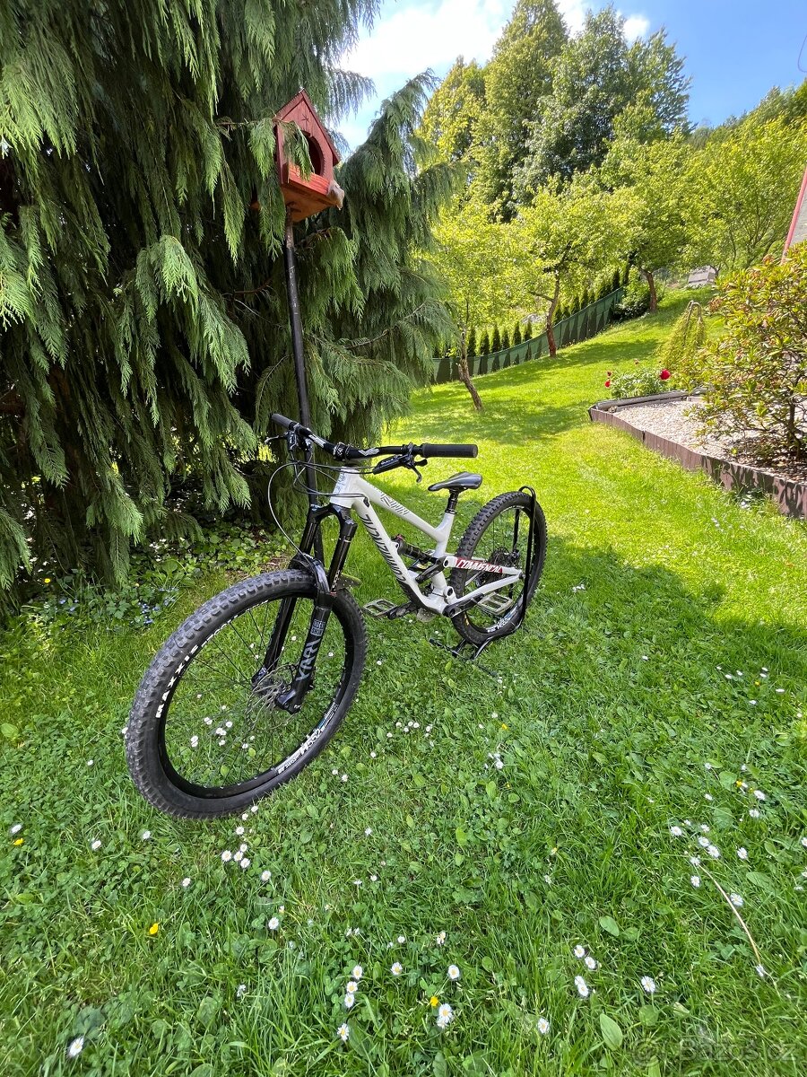 Commencal clash