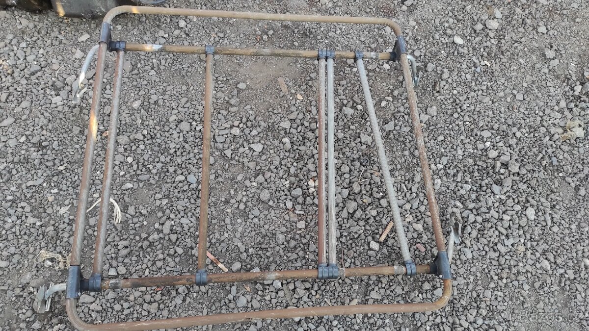 Zahrádka na škodu 100, nebo Škodu 120.
