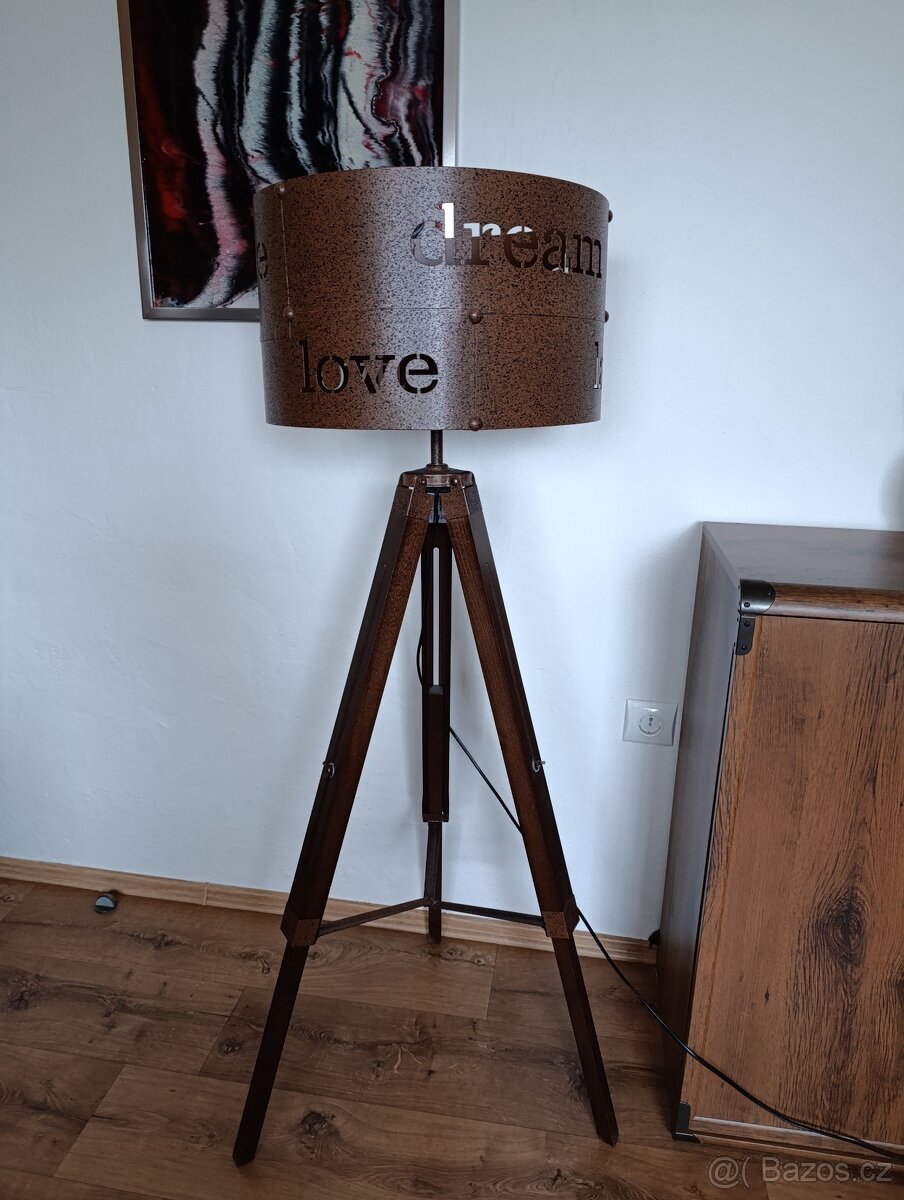 Stojací lampa