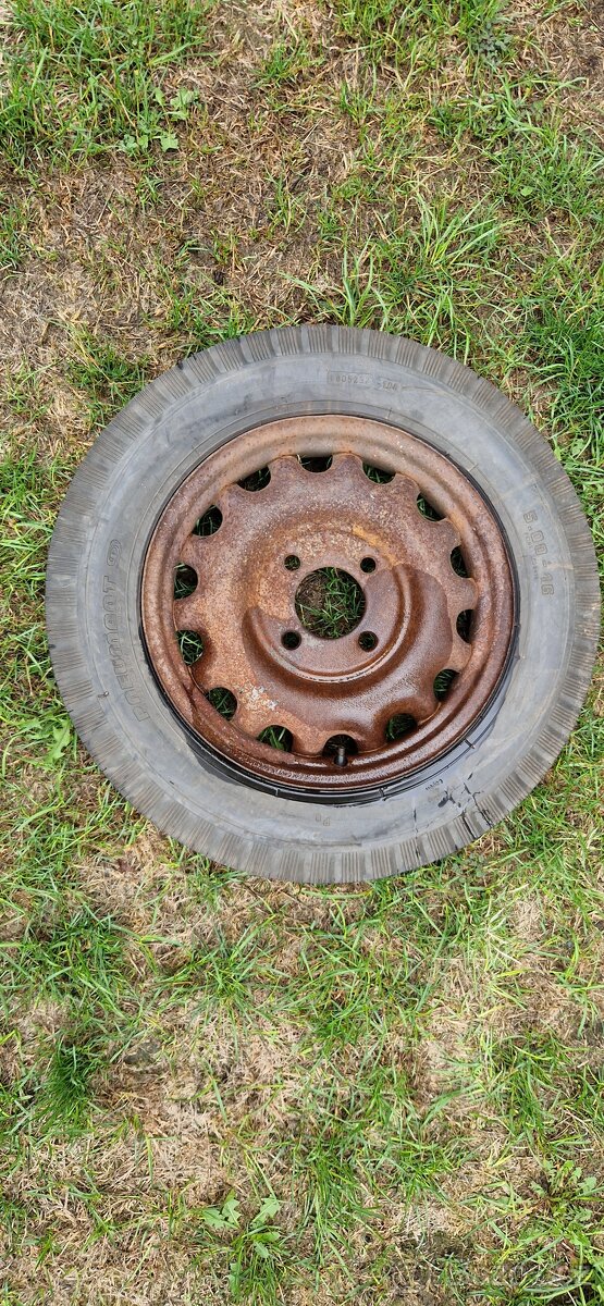 2xdisk rozmer 3x16 jeden s pneumatikou a 3,25x16