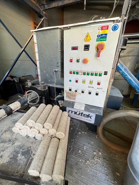 Valcove brikety - Lis a balicka na predaj, 250kg hodina
