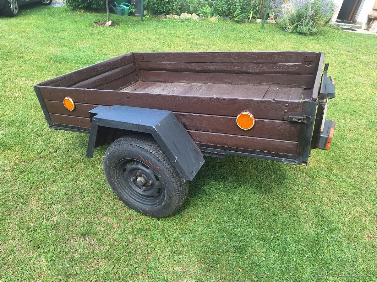 Přívěsný vozík