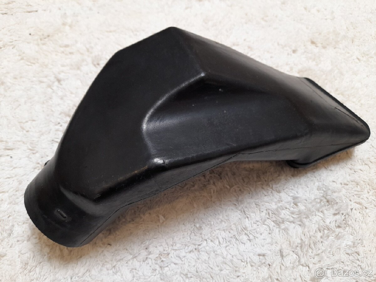 Sací hrdlo chlazení alternátoru BMW e32