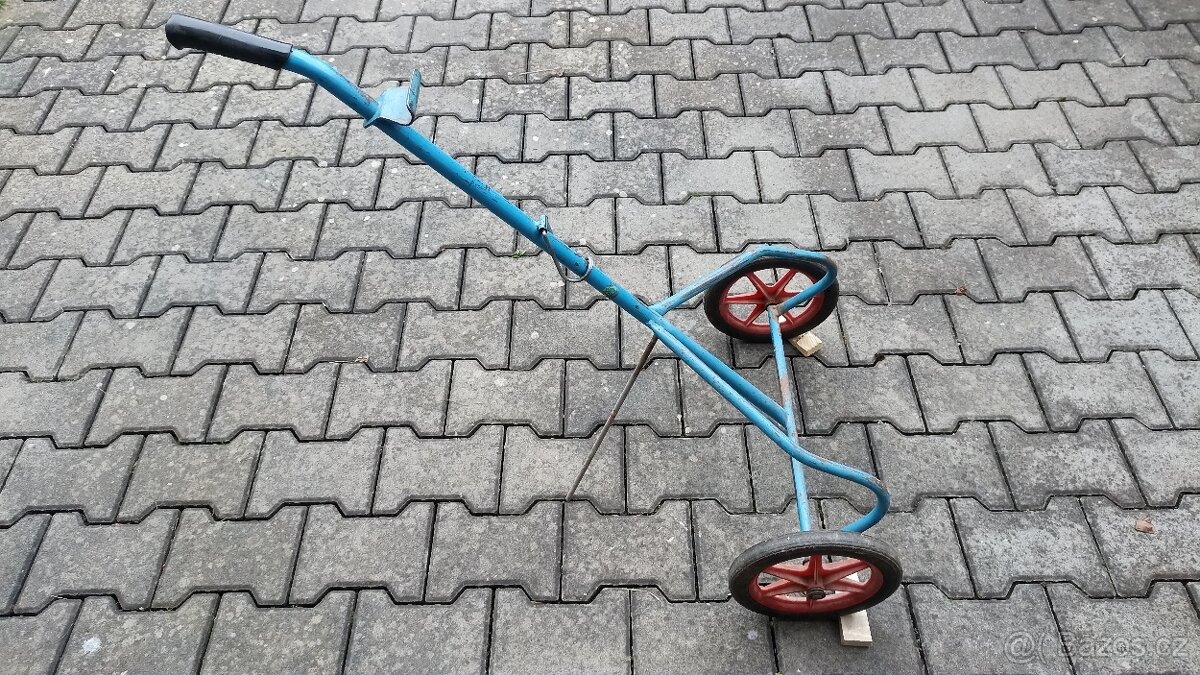 Vozík na popelnice a probanbutan lahve