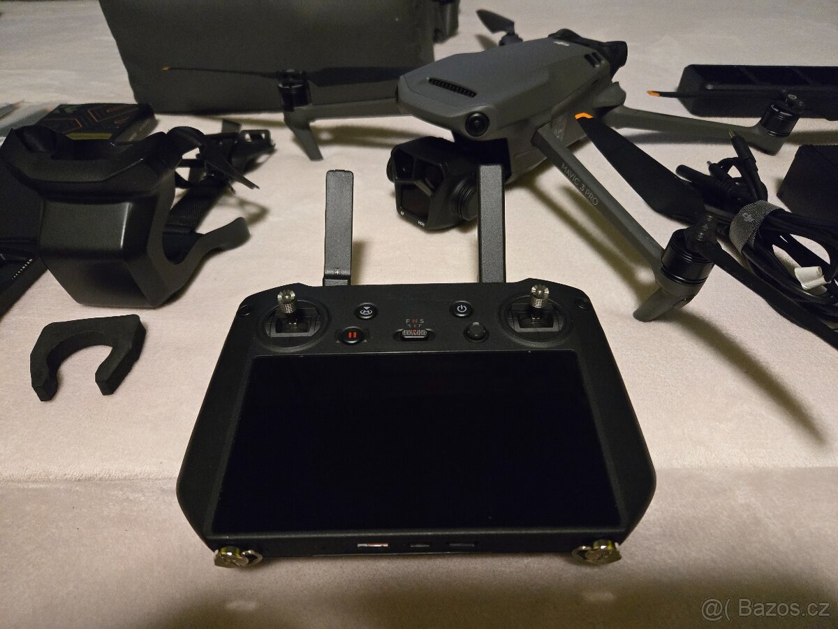 DJI Mavic 3 Pro Fly more combo