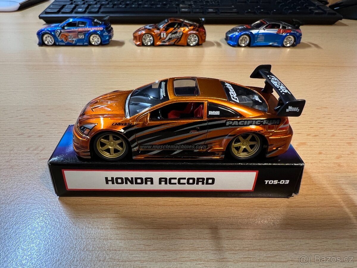 Modely aut 1:64 Muscle Machines Import Tuner