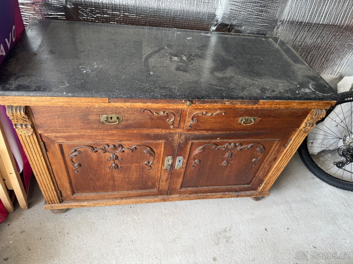 Stary pribornik mramor