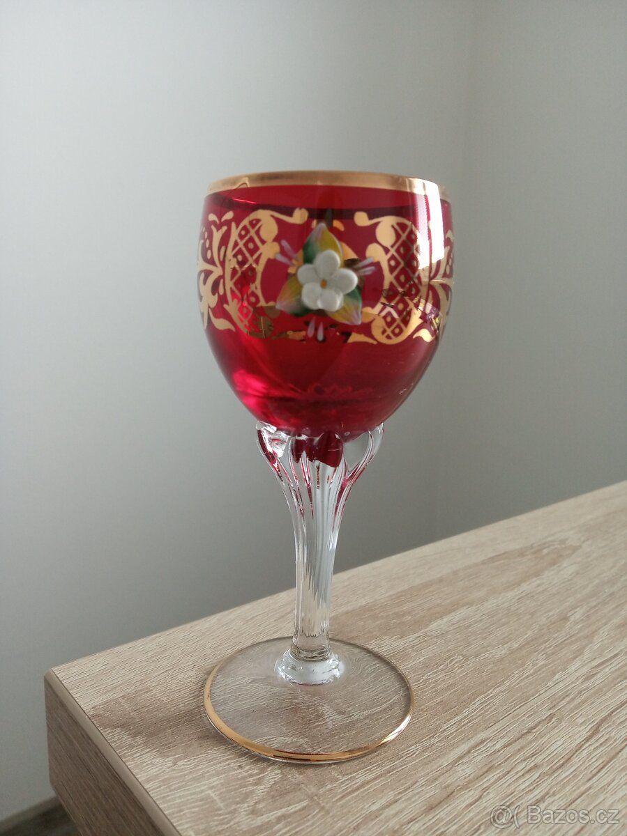 Sada skleniček z červeného skla