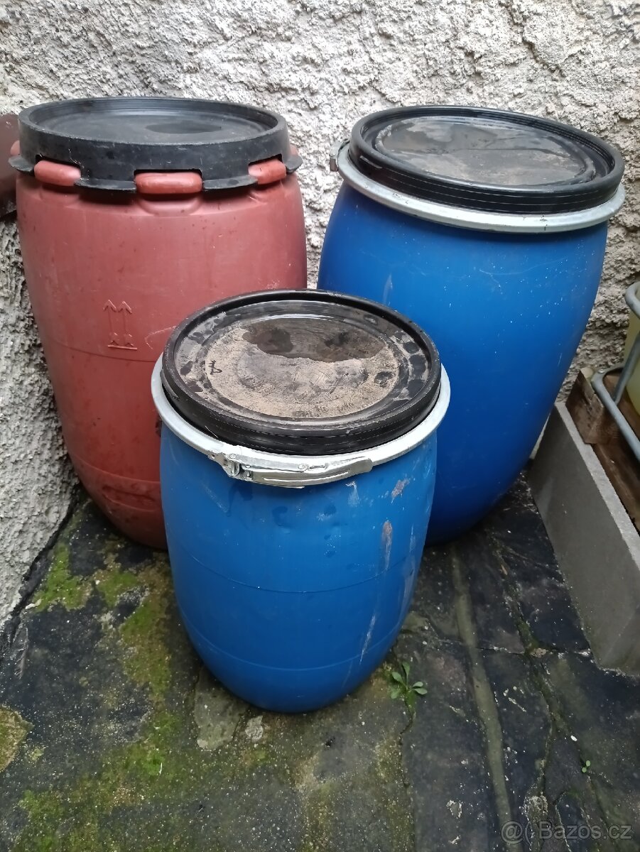 plastové sudy