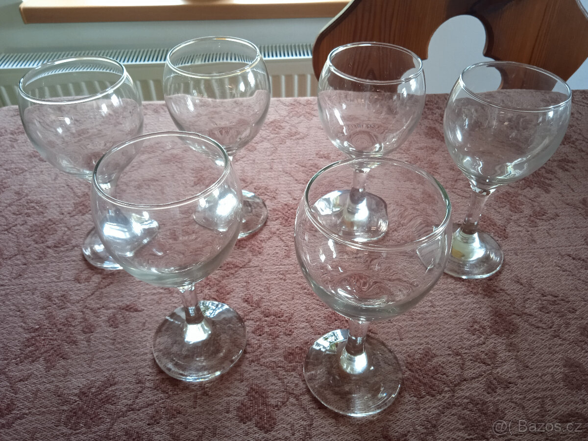 Prodám sklenky na víno 1,5dcl, 6kusů