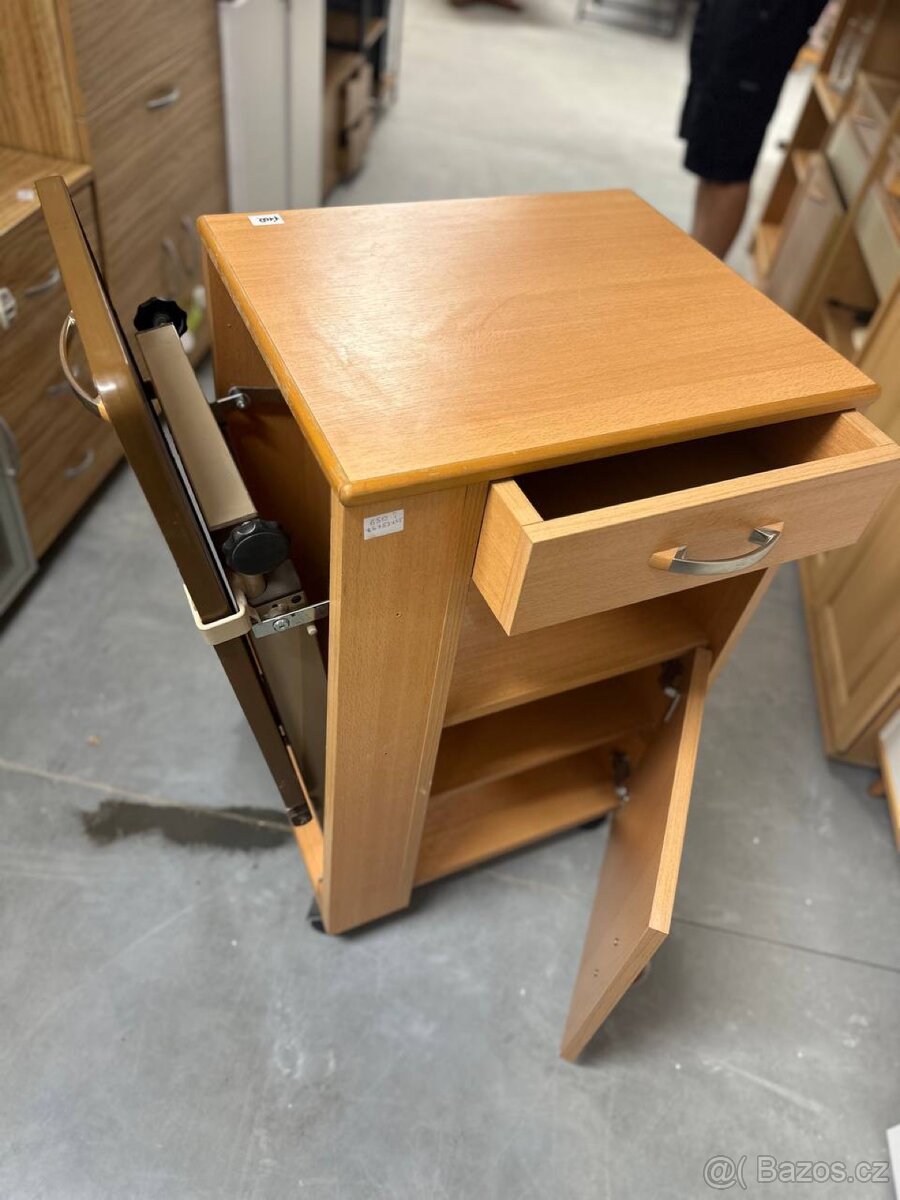 Skříňka na kolečkách