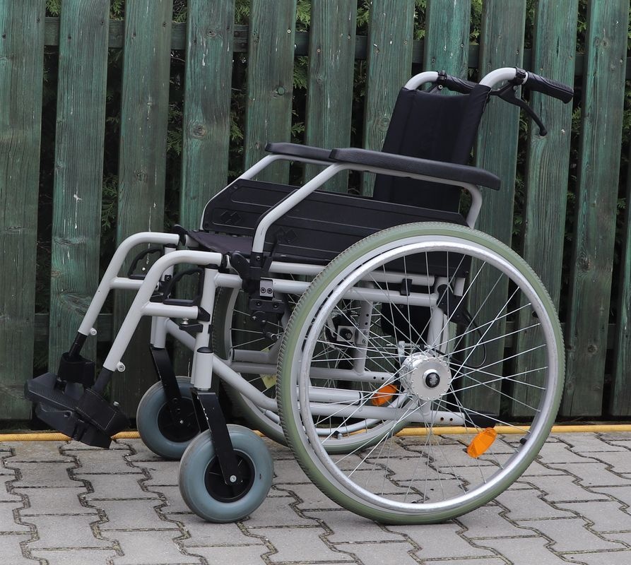 077-Mechanický invalidní vozík B+B.