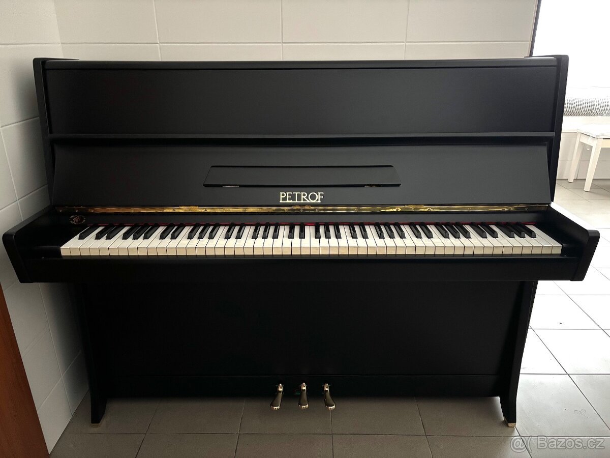 Klavír - české černé piano Petrof 012PC