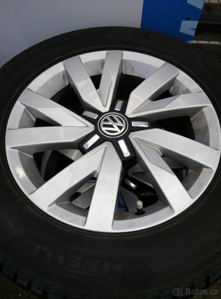 Sada ALU kol se zimními pneu Pirelli sotozero