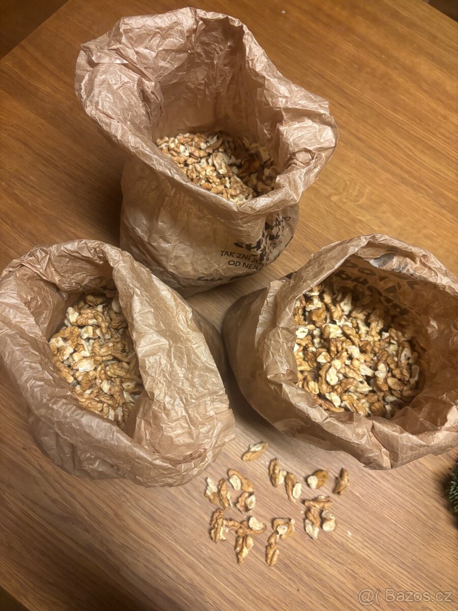 Vlašské ořechy vyloupané