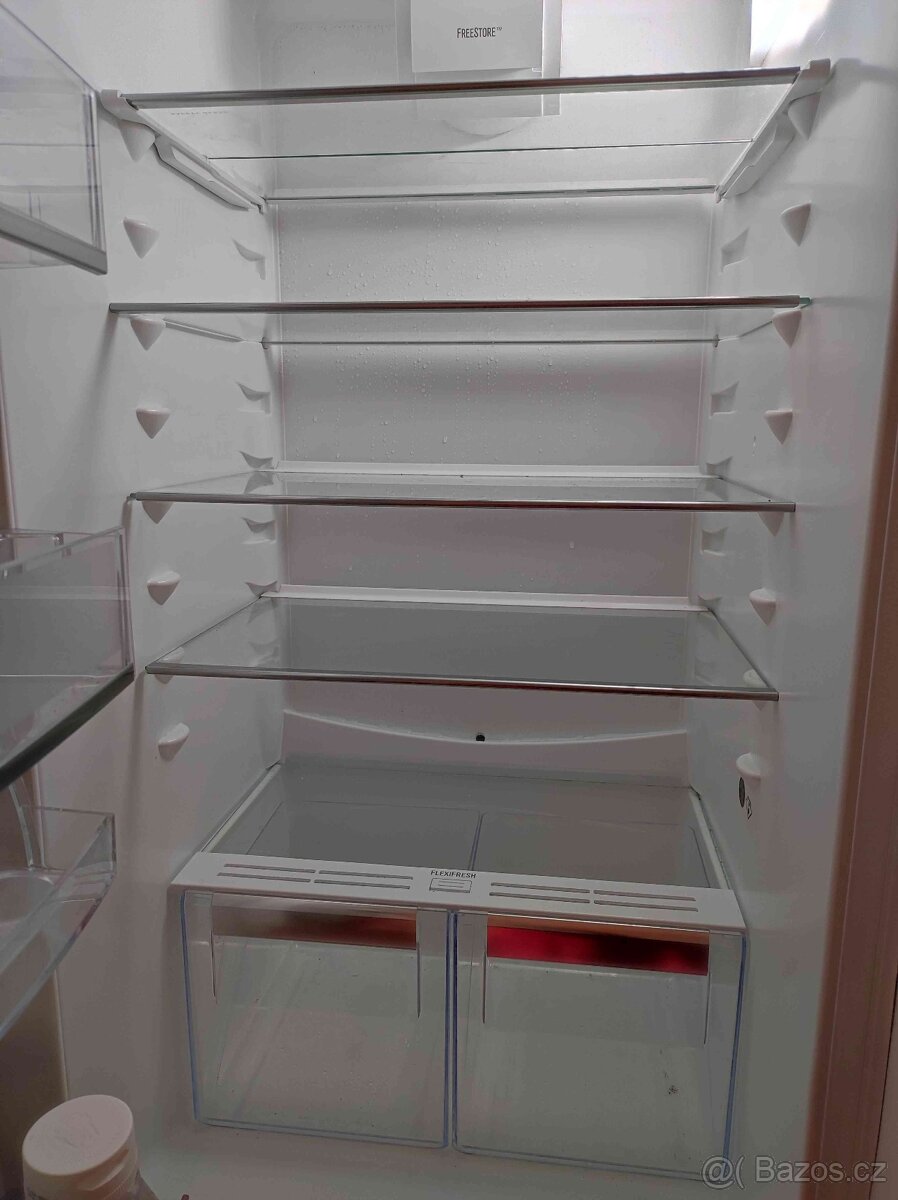 Police k lednici Electrolux