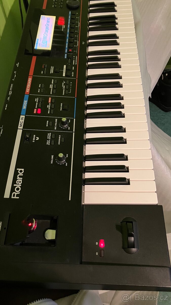 Roland Juno Stage - klávesy / syntetizátor