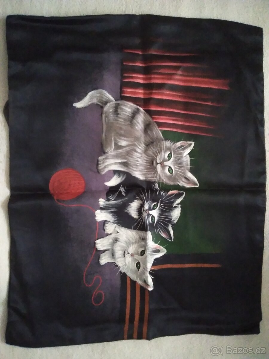 Malovaný polštář s kočičkami za 200 Kč