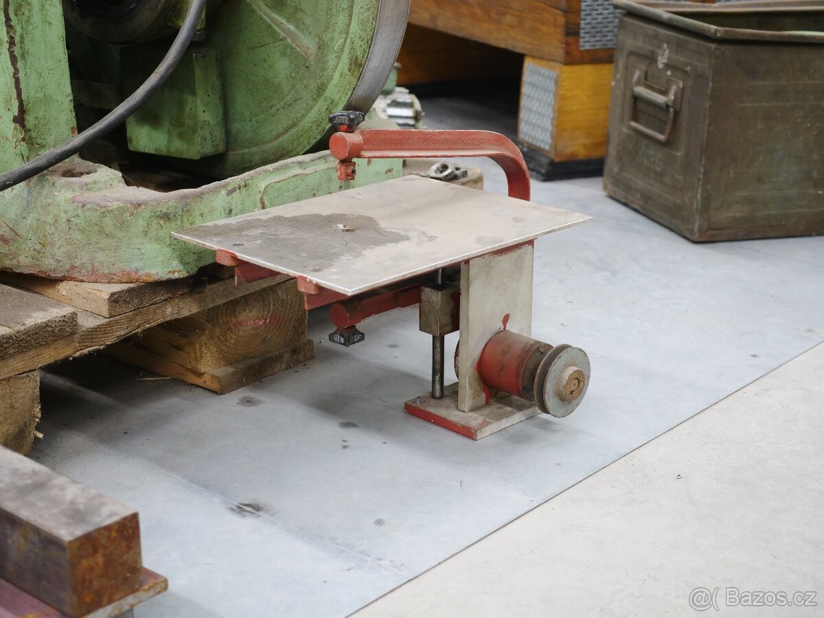 Lupínková pila pilka dělaná