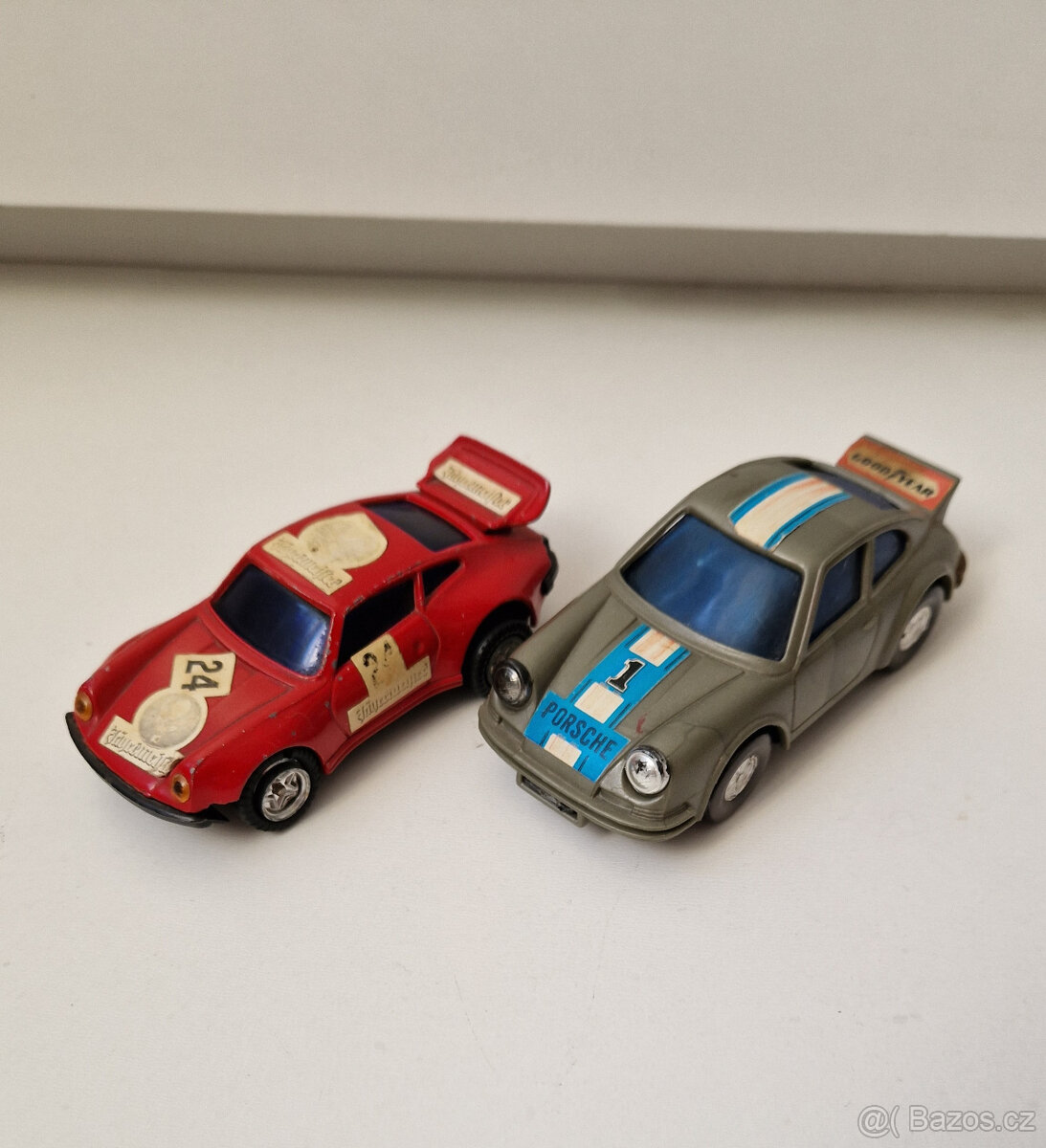 2x staré autíčko Porsche