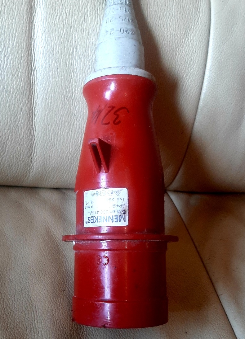 Zásuvka zástrčka 380V 32A 4 kolík 400V